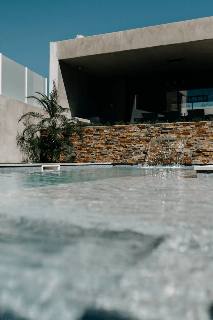 # Construção de piscinas com tratamento de água com sal